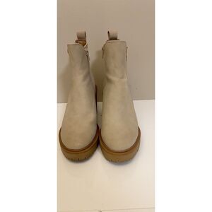 DV by Dolce Vita Jade chelsea boots. Size 8.5
